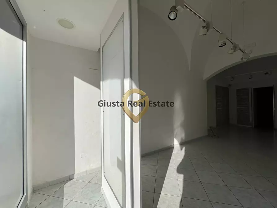 Immagine 4 di Attività commerciale in vendita  in Via Marconi 88 a Mesagne