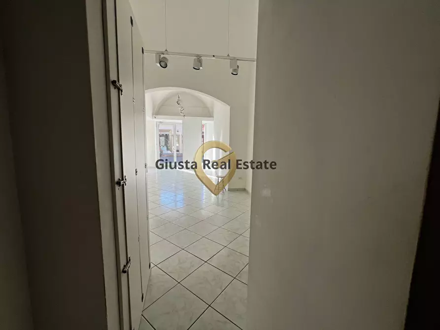 Immagine 15 di Attività commerciale in vendita  in Via Marconi 88 a Mesagne