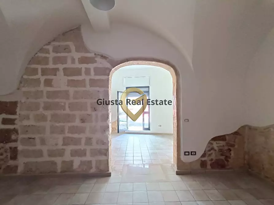 Immagine 1 di Locale commerciale   in Via Mazzini 1 a Brindisi