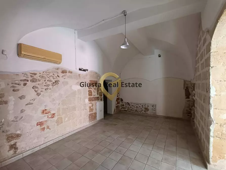 Immagine 3 di Locale commerciale   in Via Mazzini 1 a Brindisi