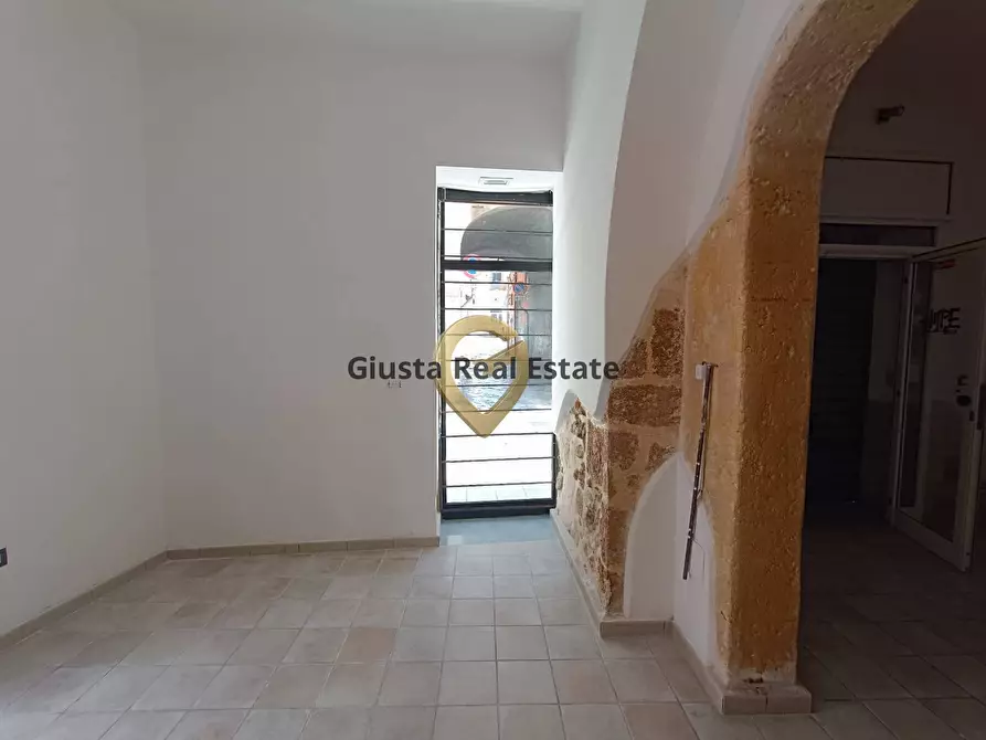 Immagine 8 di Locale commerciale   in Via Mazzini 1 a Brindisi