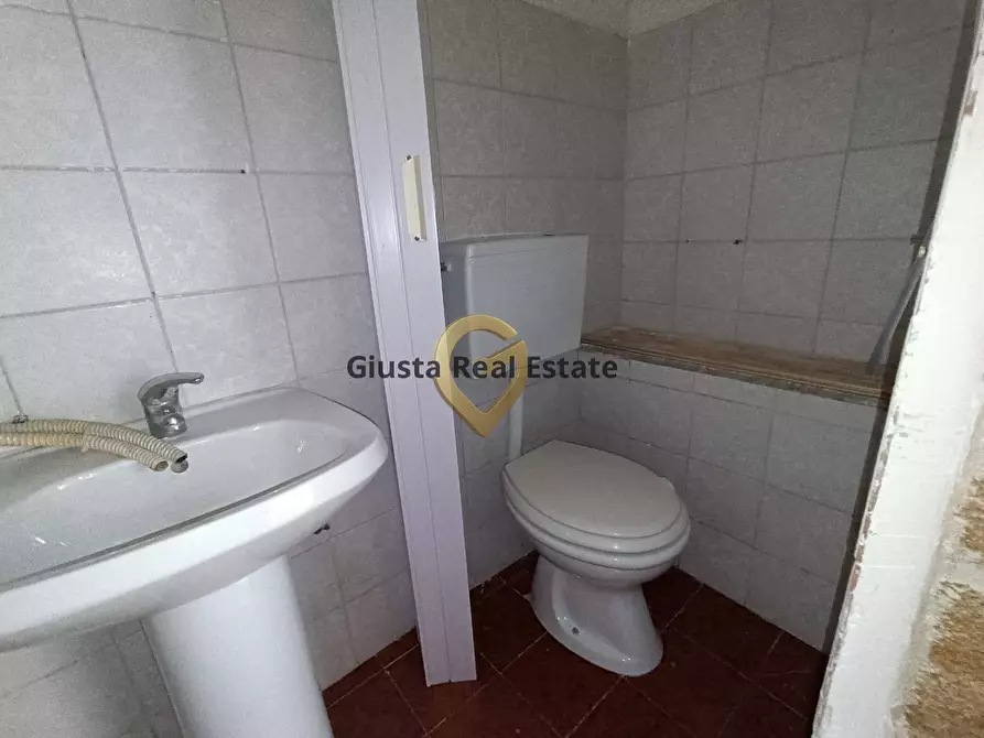 Immagine 10 di Locale commerciale   in Via Mazzini 1 a Brindisi