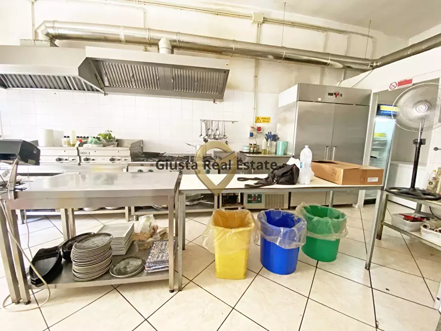 Immagine 13 di Locale commerciale in vendita  in Via Beccaria 2 a San Pietro Vernotico