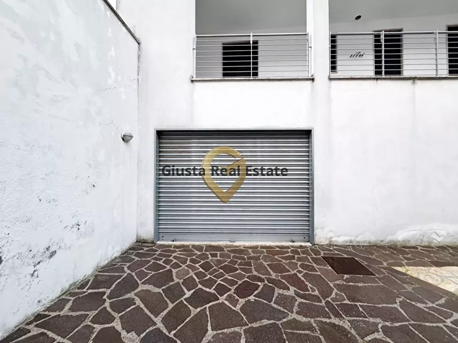 Immagine 30 di Casa indipendente in vendita  in via Caterina Scazzeri 49 a Latiano