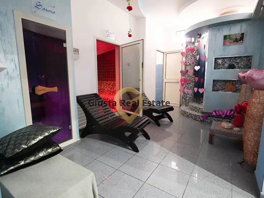 Immagine 9 di Attività commerciale in vendita  in Via Maroncelli 32 a Mesagne