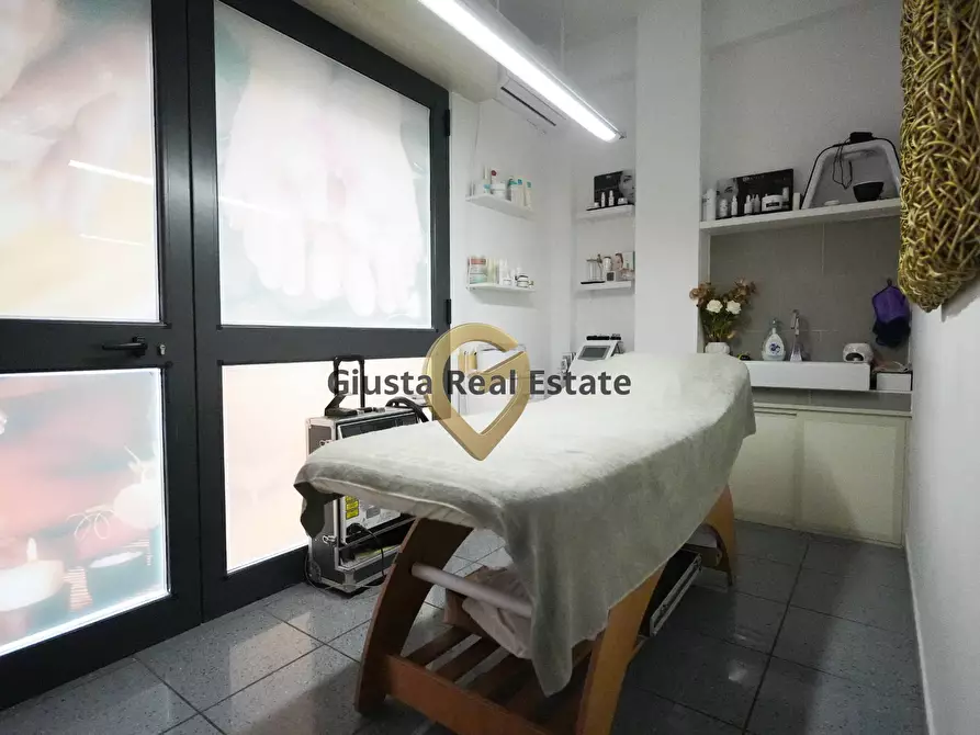 Immagine 7 di Attività commerciale in vendita  in Via Maroncelli 32 a Mesagne