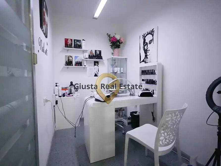 Immagine 8 di Attività commerciale in vendita  in Via Maroncelli 32 a Mesagne