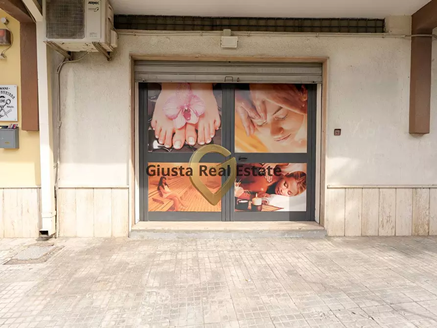 Immagine 2 di Attività commerciale in vendita  in Via Maroncelli 32 a Mesagne