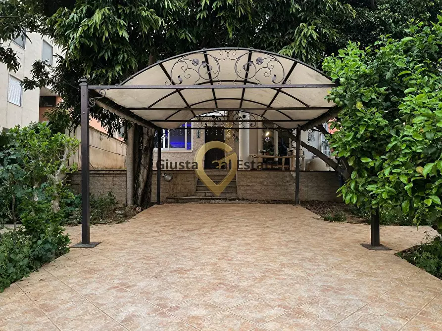 Immagine 1 di Villa in vendita  in Via Materdomini 31 a Brindisi
