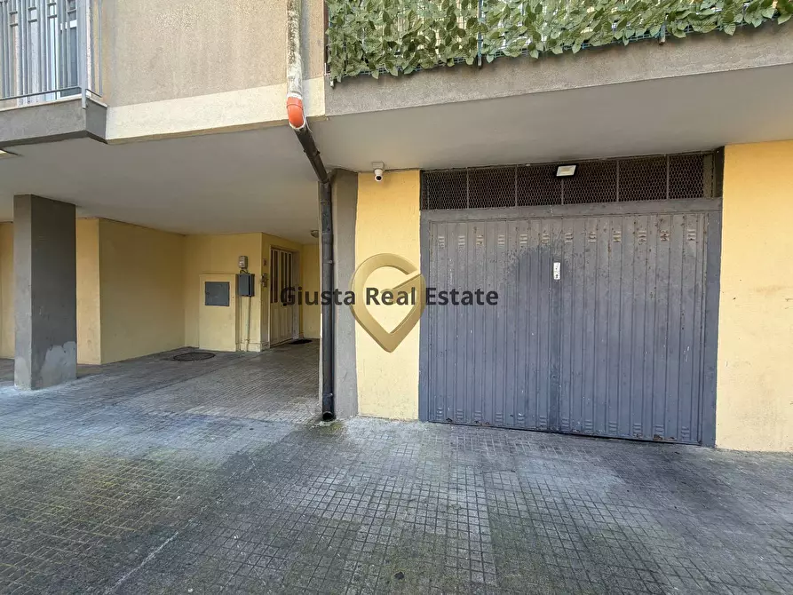 Immagine 2 di Appartamento in vendita  in Piazza Giorgio Morandi 2 a Brindisi