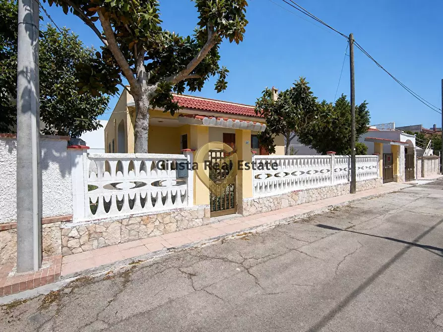 Immagine 1 di Villa in vendita  in Via Mascagni 25 a Brindisi