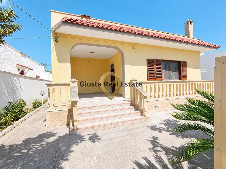 Immagine 2 di Villa in vendita  in Via Mascagni 25 a Brindisi