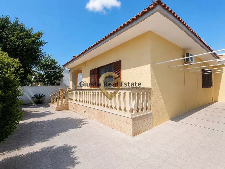 Immagine 3 di Villa in vendita  in Via Mascagni 25 a Brindisi