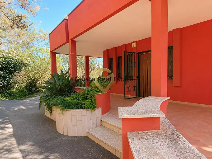 Immagine 1 di Villa in vendita  in Contrada Visciglio 39 a Oria