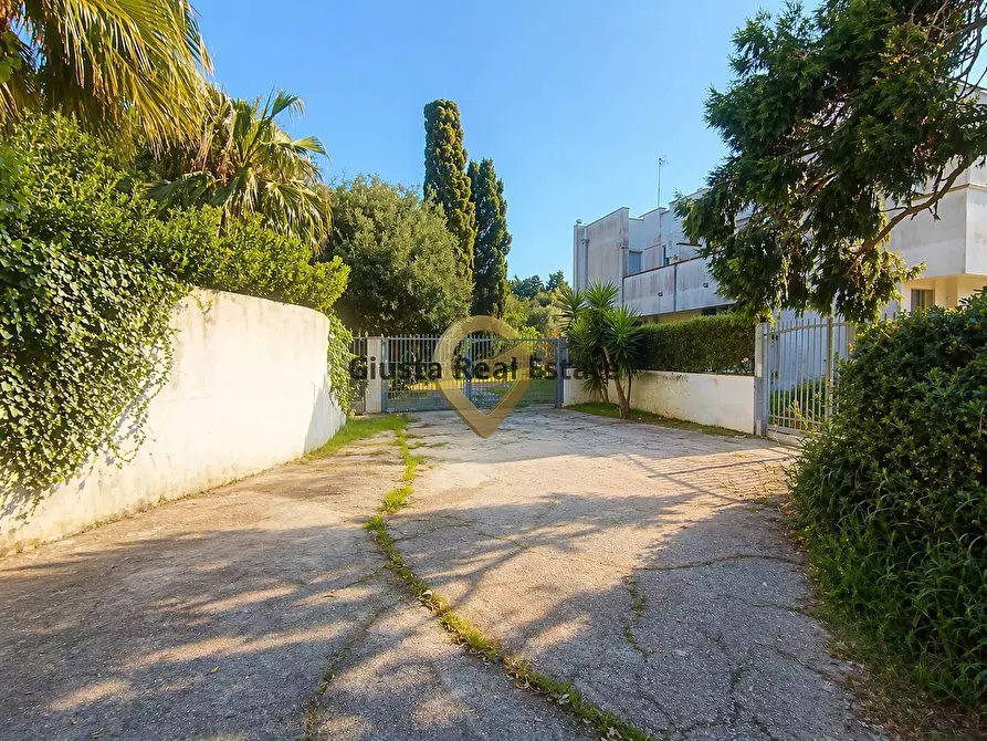 Immagine 2 di Villa in vendita  in STRADA LOBIA 26A a Brindisi