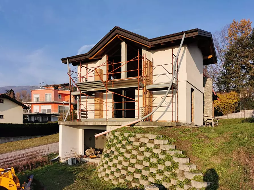 Immagine 21 di Villa in vendita  a Gavirate