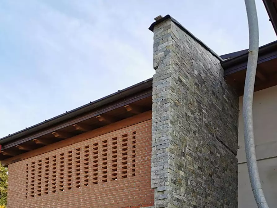 Immagine 28 di Villa in vendita  a Gavirate