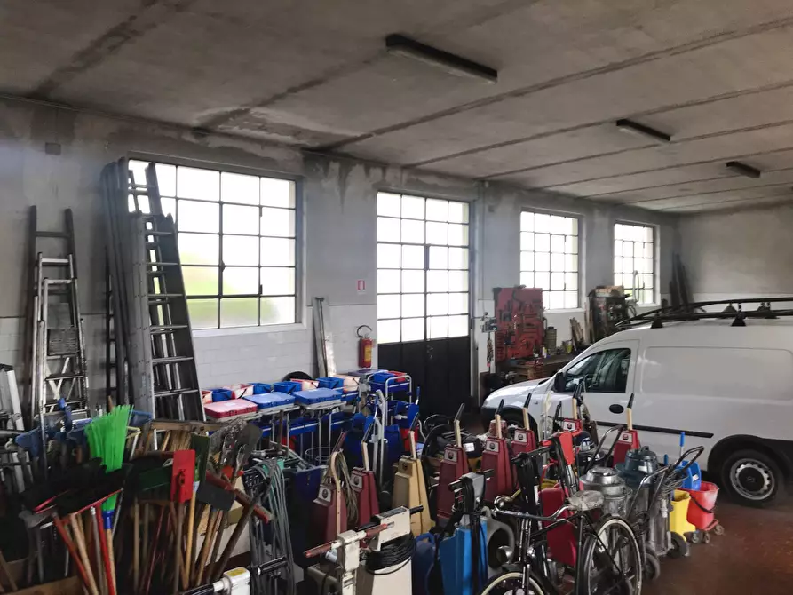 Immagine 14 di Capannone industriale in vendita  in Via Gozzi a Varese