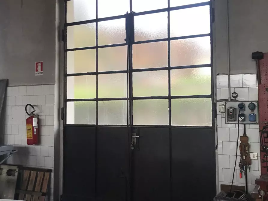 Immagine 16 di Capannone industriale in vendita  in Via Gozzi a Varese