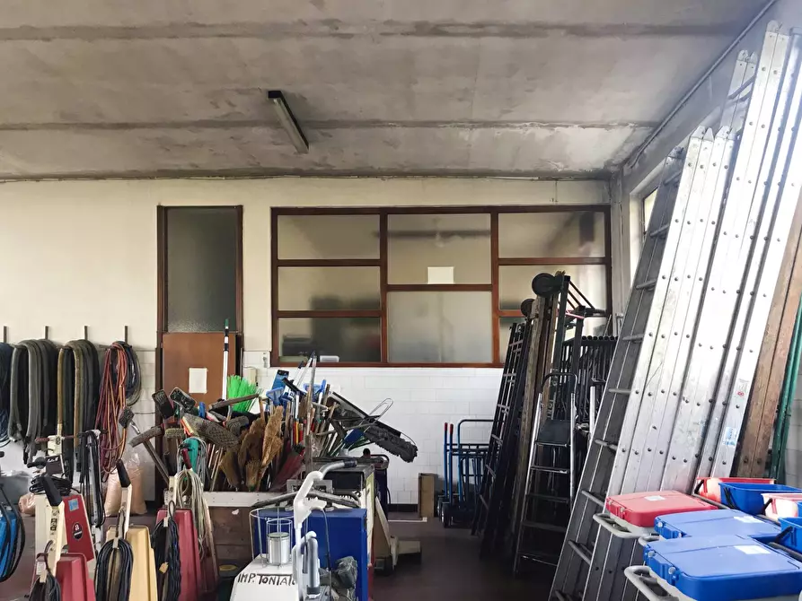 Immagine 17 di Capannone industriale in vendita  in Via Gozzi a Varese