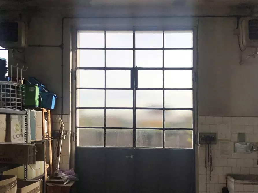 Immagine 18 di Capannone industriale in vendita  in Via Gozzi a Varese