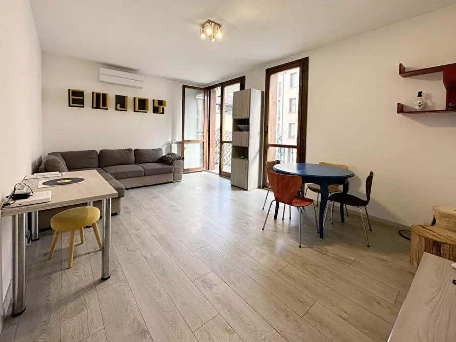 Immagine 1 di Appartamento in vendita  in Via Robbioni a Varese