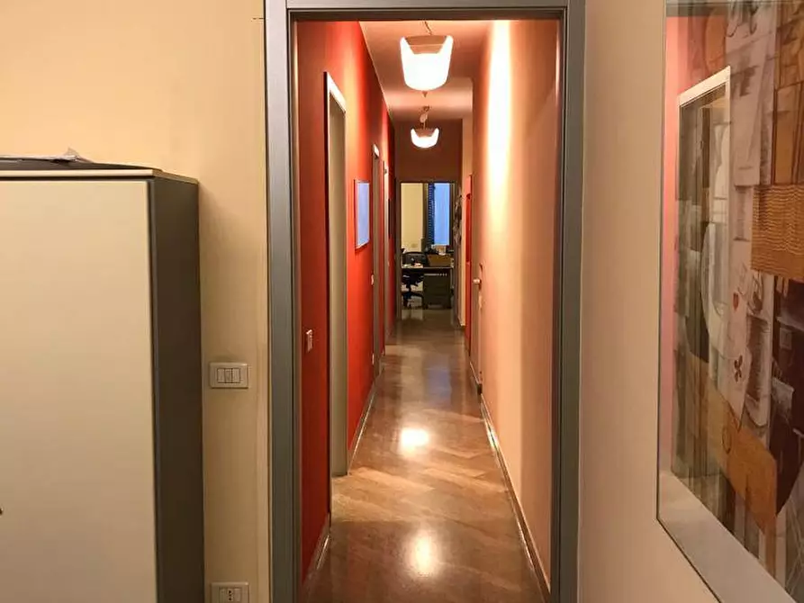 Immagine 8 di Ufficio in vendita  in via carrobbio a Varese