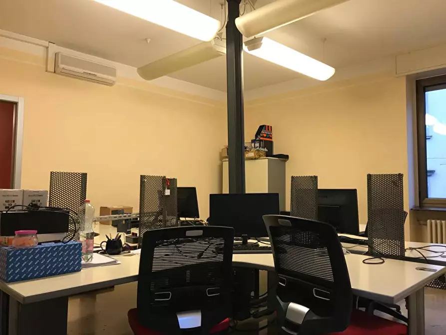 Immagine 10 di Ufficio in vendita  in via carrobbio a Varese