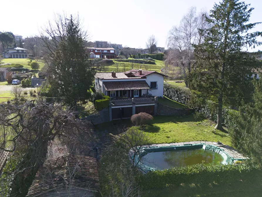 Immagine 1 di Villa in vendita  in VIa Verdi a Azzate