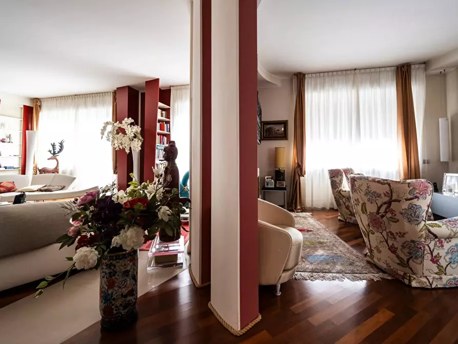 Immagine 11 di Attico in vendita  in Via Battisti a Varese