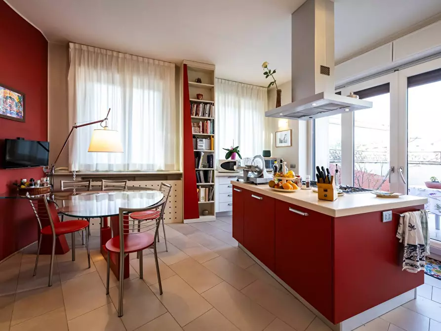 Immagine 19 di Attico in vendita  in Via Battisti a Varese