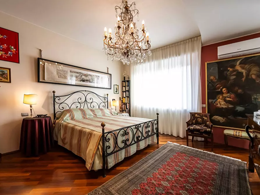 Immagine 31 di Attico in vendita  in Via Battisti a Varese