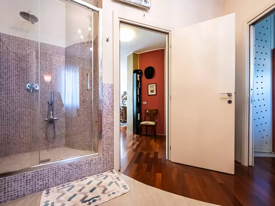 Immagine 37 di Attico in vendita  in Via Battisti a Varese