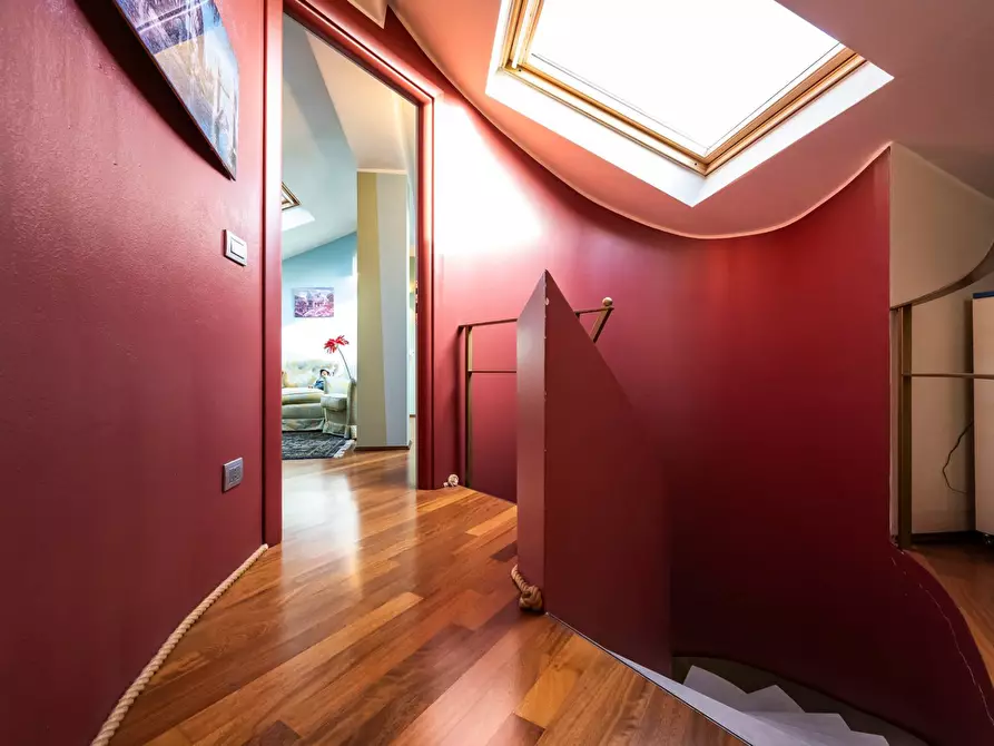 Immagine 44 di Attico in vendita  in Via Battisti a Varese