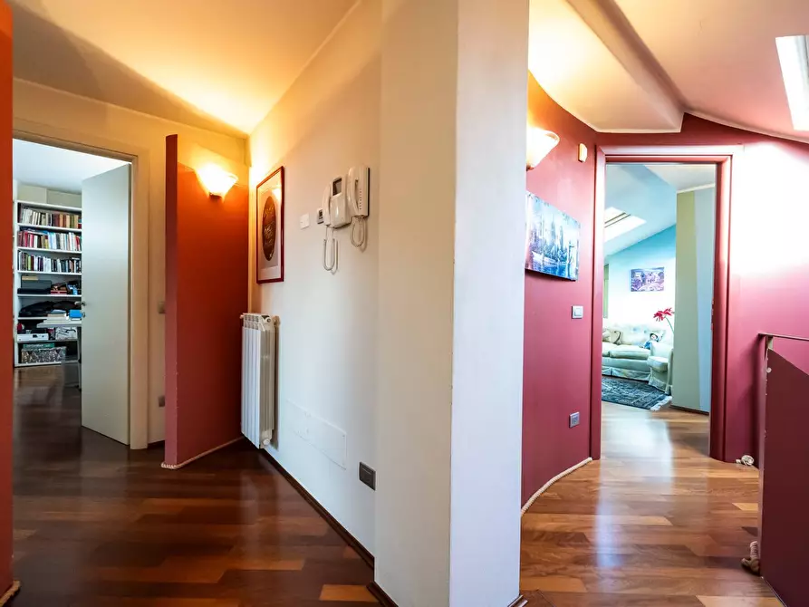 Immagine 46 di Attico in vendita  in Via Battisti a Varese