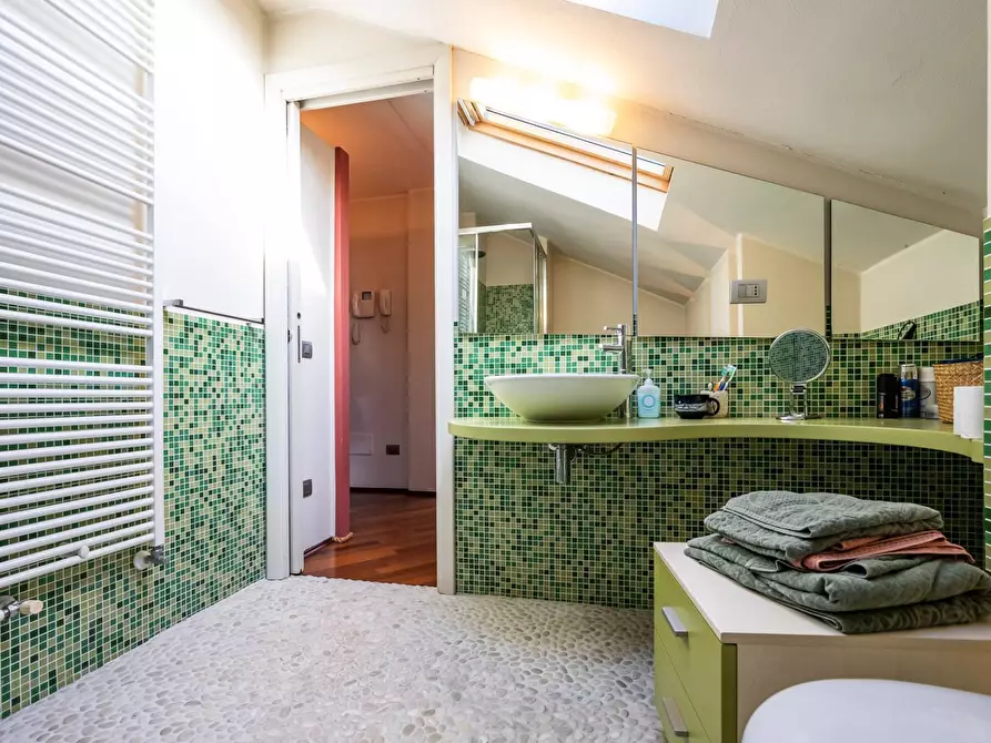 Immagine 54 di Attico in vendita  in Via Battisti a Varese