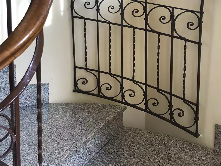 Immagine 27 di Locale commerciale in vendita  in Via Gozzi a Varese