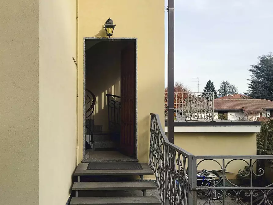 Immagine 31 di Locale commerciale in vendita  in Via Gozzi a Varese