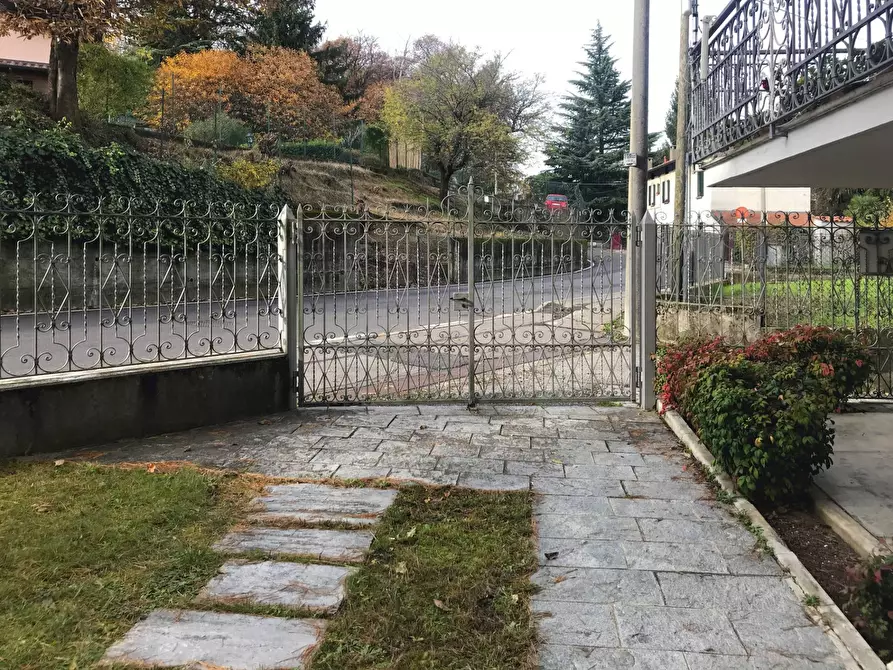 Immagine 33 di Locale commerciale in vendita  in Via Gozzi a Varese