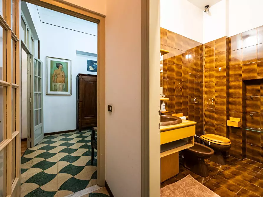 Immagine 23 di Villa in vendita  in viale aguggiari 68 a Varese