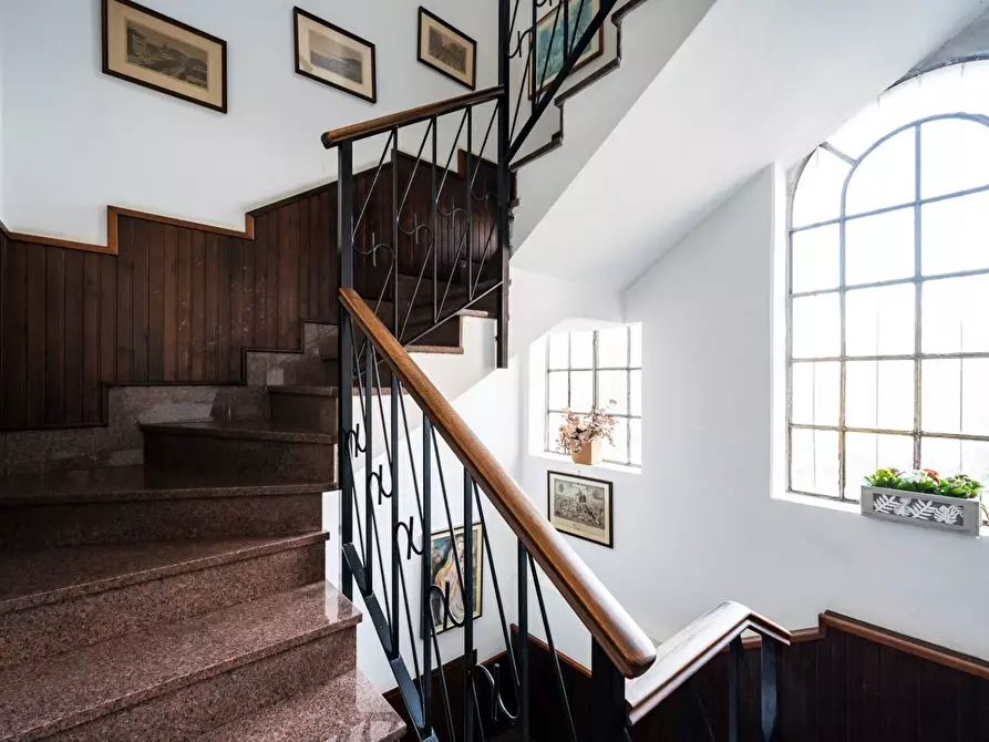 Immagine 29 di Villa in vendita  in viale aguggiari 68 a Varese