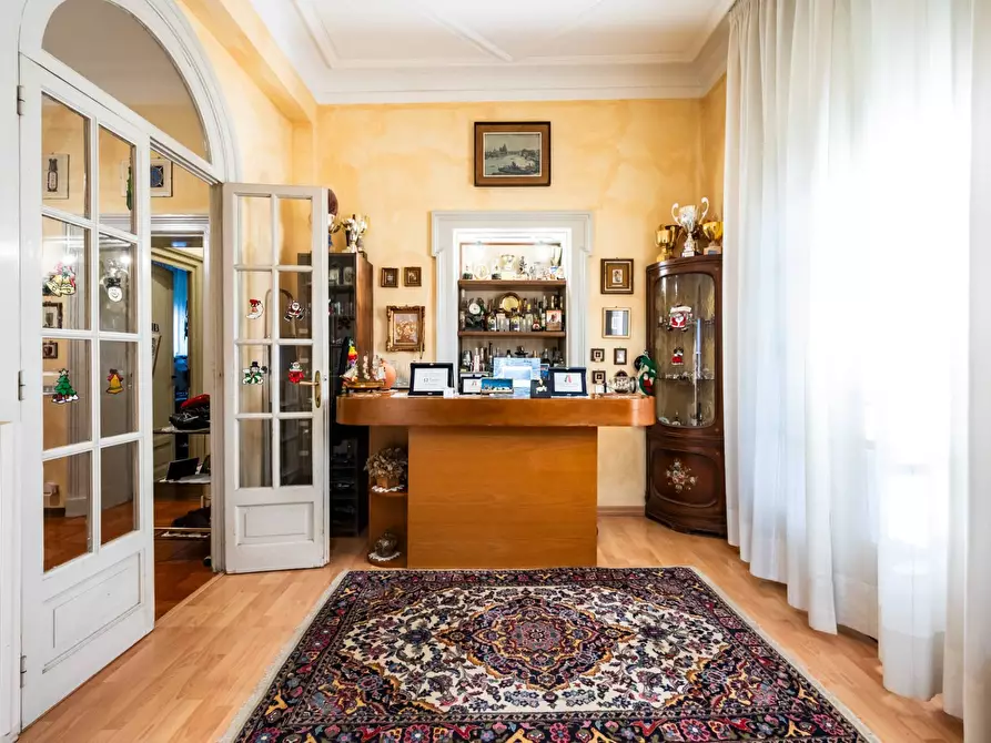 Immagine 31 di Villa in vendita  in viale aguggiari 68 a Varese