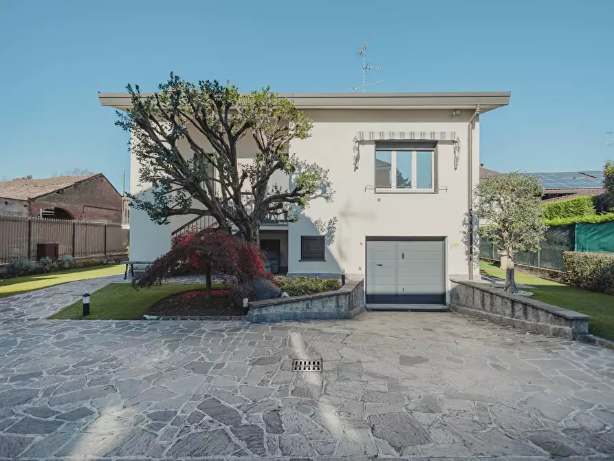 Immagine 3 di Villa in vendita  in Via San Martino 9 a Cuggiono