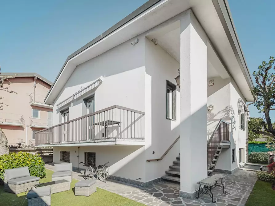 Immagine 1 di Villa in vendita  in Via San Martino 9 a Cuggiono