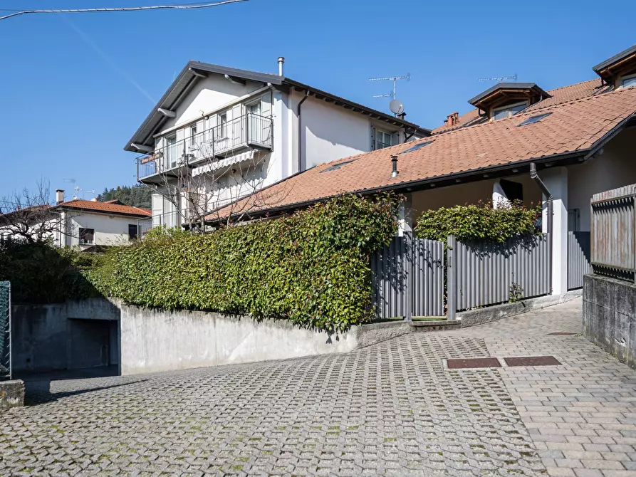 Immagine 2 di Villetta a schiera in vendita  in via Fratelli Rosselli a Gavirate