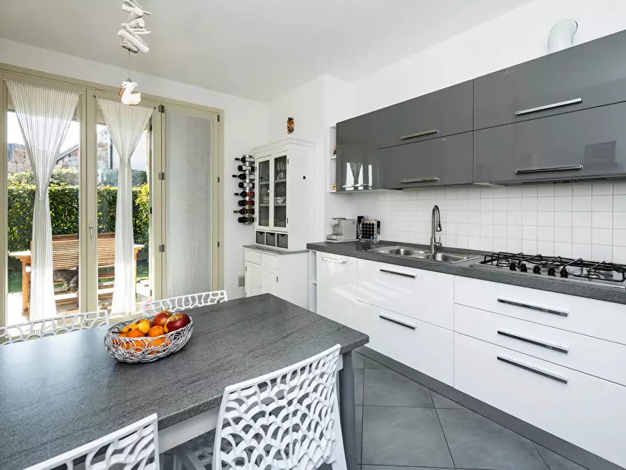 Immagine 10 di Villetta a schiera in vendita  in via Fratelli Rosselli a Gavirate