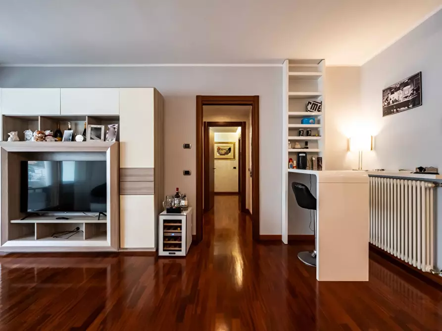 Immagine 8 di Appartamento in vendita  in via giosuè carducci a Gallarate