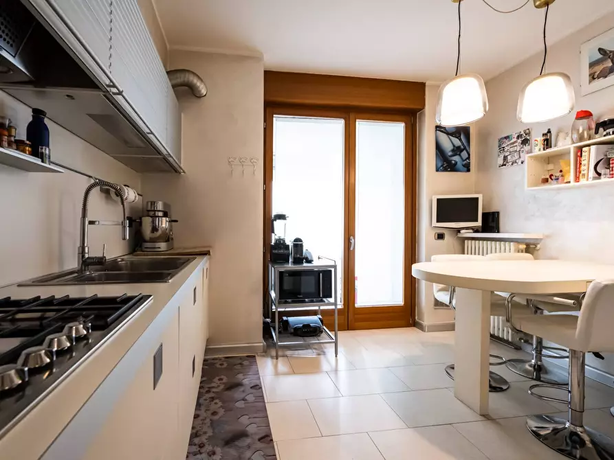 Immagine 13 di Appartamento in vendita  in via giosuè carducci a Gallarate