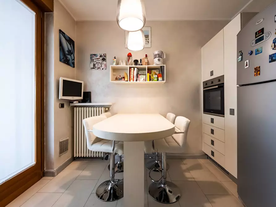 Immagine 14 di Appartamento in vendita  in via giosuè carducci a Gallarate