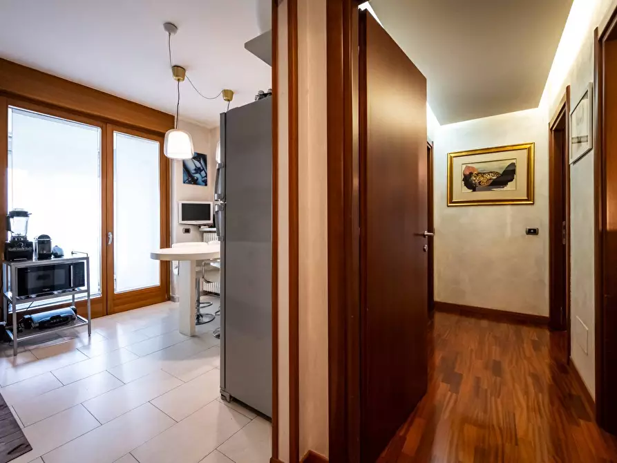 Immagine 15 di Appartamento in vendita  in via giosuè carducci a Gallarate